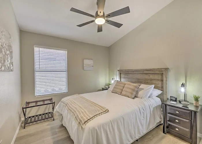 Patio + Fenced Yard: Family Retreat In Phoenix! *