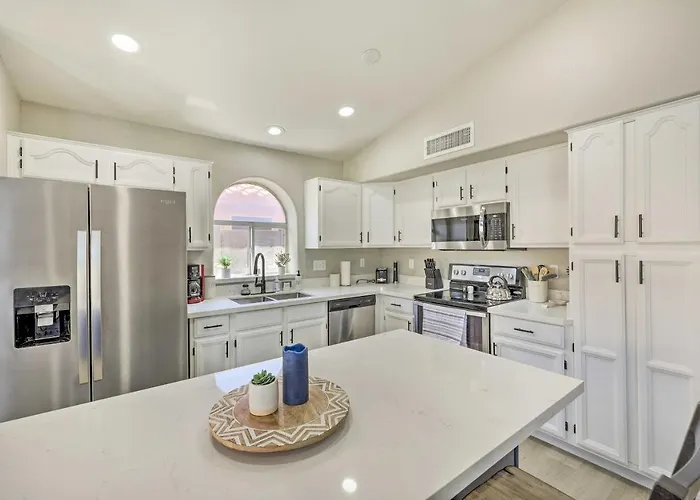 Patio + Fenced Yard: Family Retreat In Phoenix! Phoenix